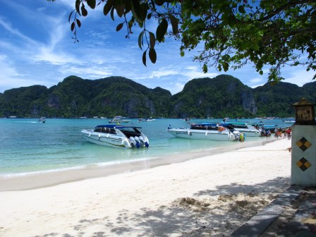 Speedboating and island-hopping in Phuket and Ko Phi Phi