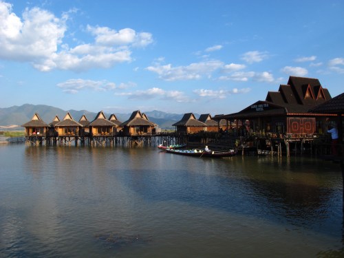 Shwe Inn Thar Floating Hotel